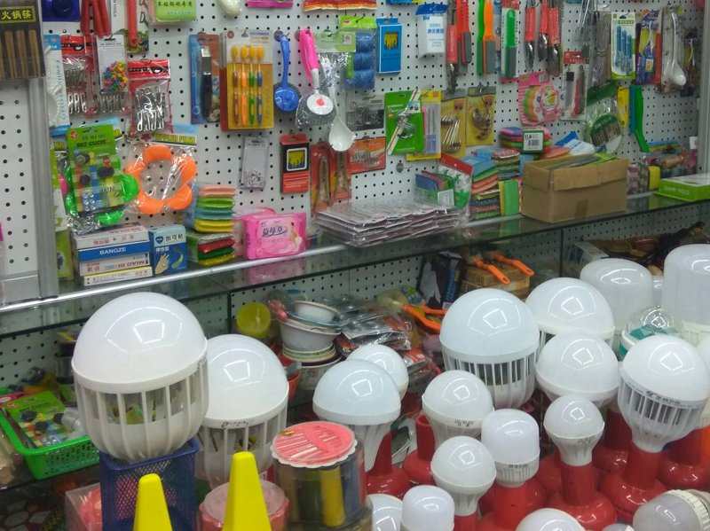南岸区秀俊百货店具体位置在哪里？